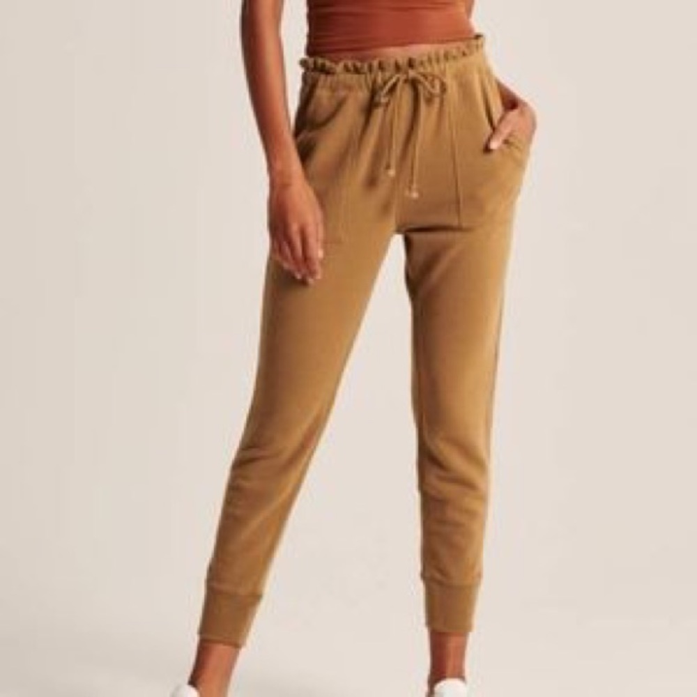 Abercrombie Ruffle Waist Joggers